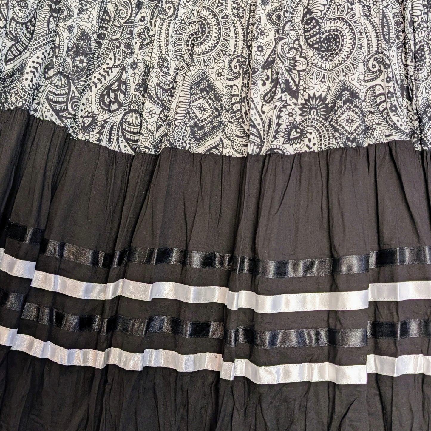 BLACK & WHITE PAISLEY RIBBON SKIRT