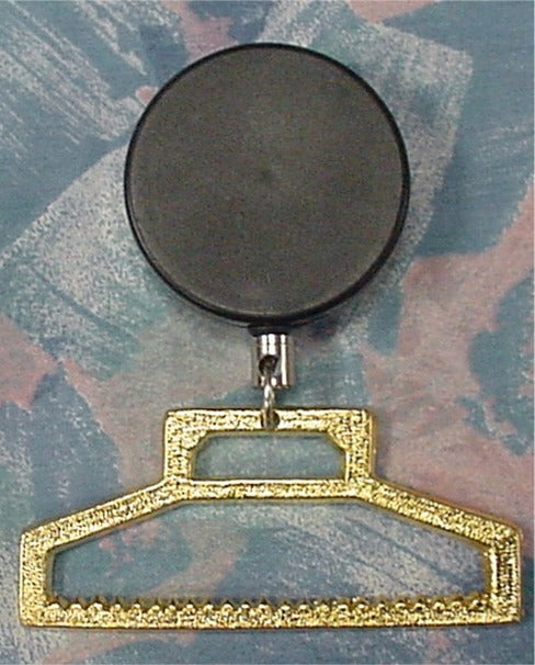 BASIC RETRACTABLE TOWEL HOLDER